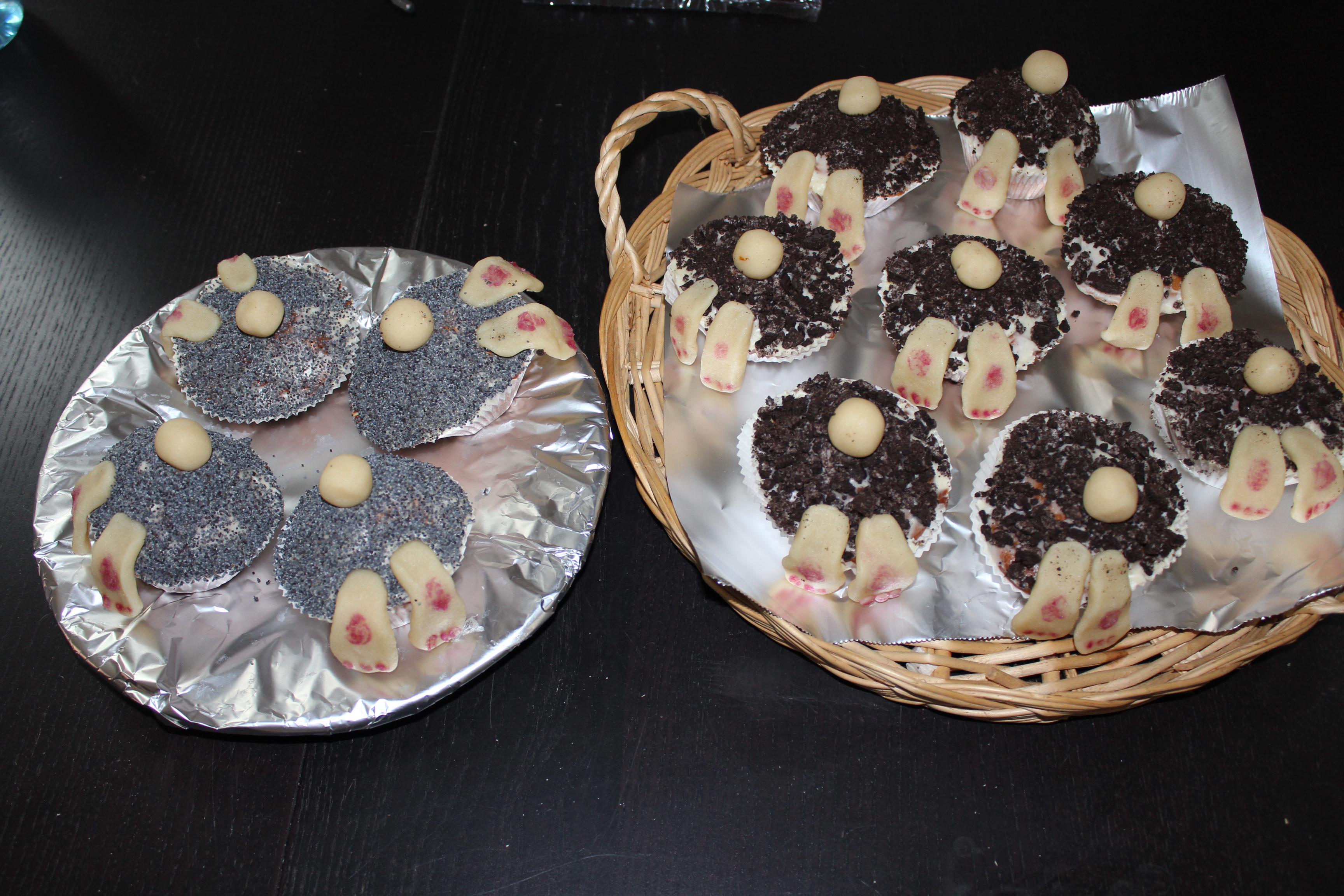 Zu meinem Geburtstag gab's Hasenhintern-Muffins (Rezept von hier: http://www.chefkoch.de/blogs/8,3726/Hasenhintern-Muffins.html) 